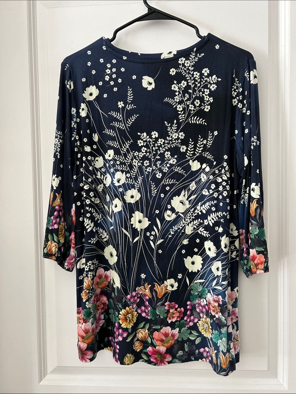 Johnny Was Women’s Navy Floral Print Tunic Top - Picture 4 of 5